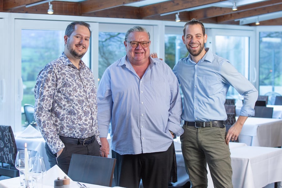 v.l. Klaus Loch; Chef de Service / Restaurantleiter Christoph Hörner; Teilhaber/Inhaber; Betriebsleiter Landrestaurant Hanegg; seit 3 Jahren