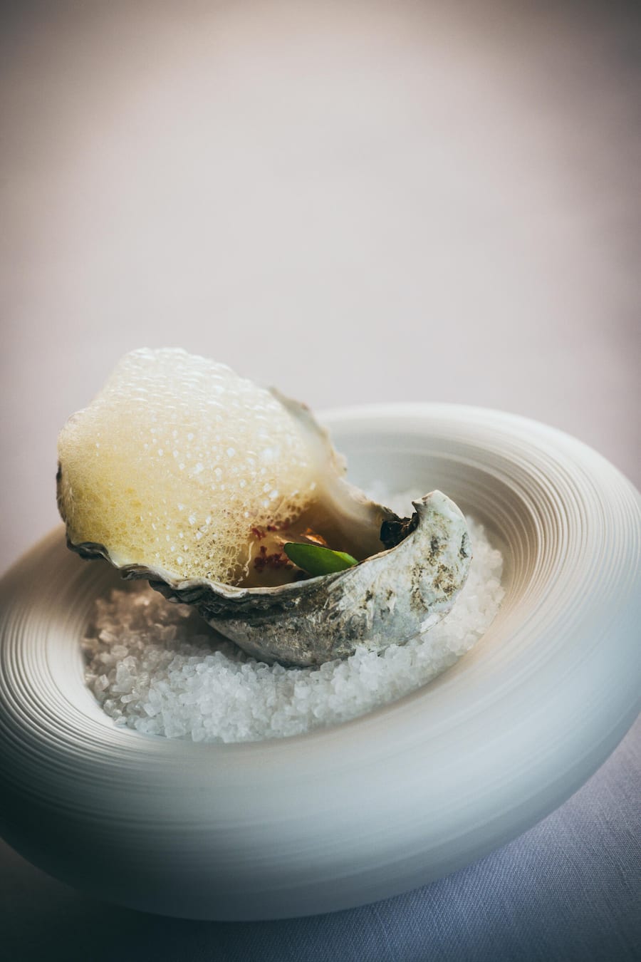 Peter Knogl im Restaurant TroiRois 2024: Bretonische Auster