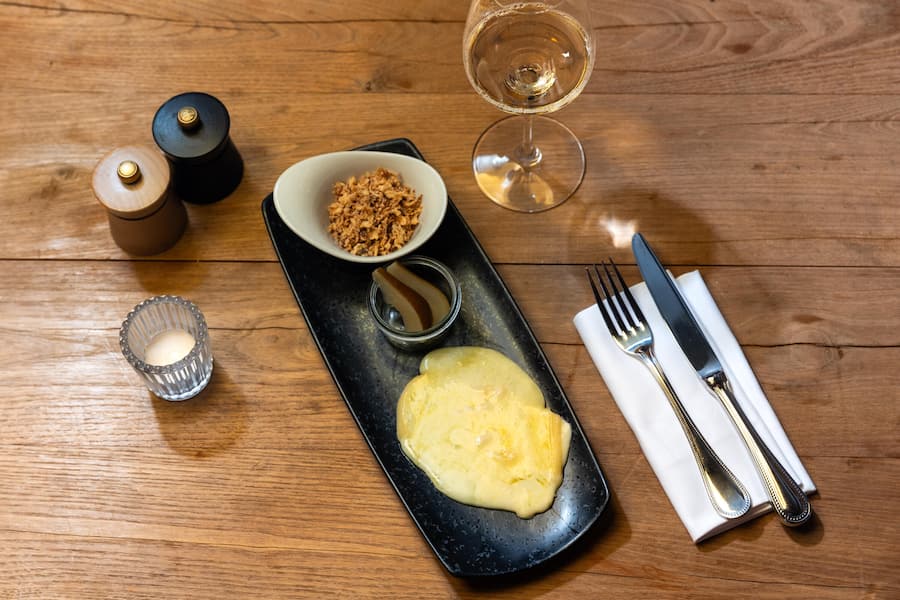 Raclette im Seehus Fotografiert am 20.11.2024 im Restaurant Seehaus in Herrliberg. Gericht: champagner Käse mit 1dl EPC Champagner Brut