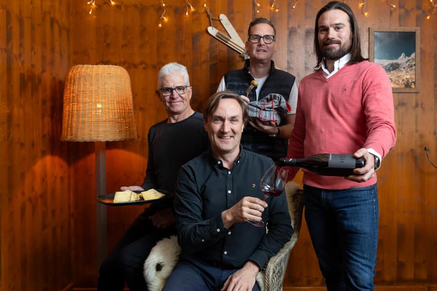 Raclette im Seehus Fotografiert am 20.11.2024 im Restaurant Seehaus in Herrliberg Gastgeber (sitzend) mit Liferanten