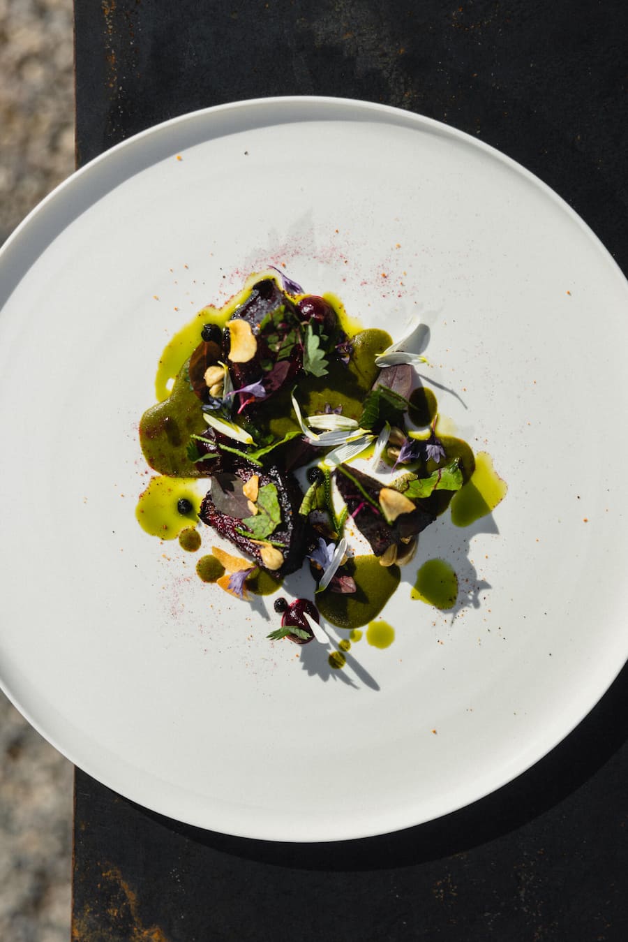 Restaurant blooms, The Dolder Grand, Rande «BBQ» mit Gartenkräutern, Bucheckern und Kaffee