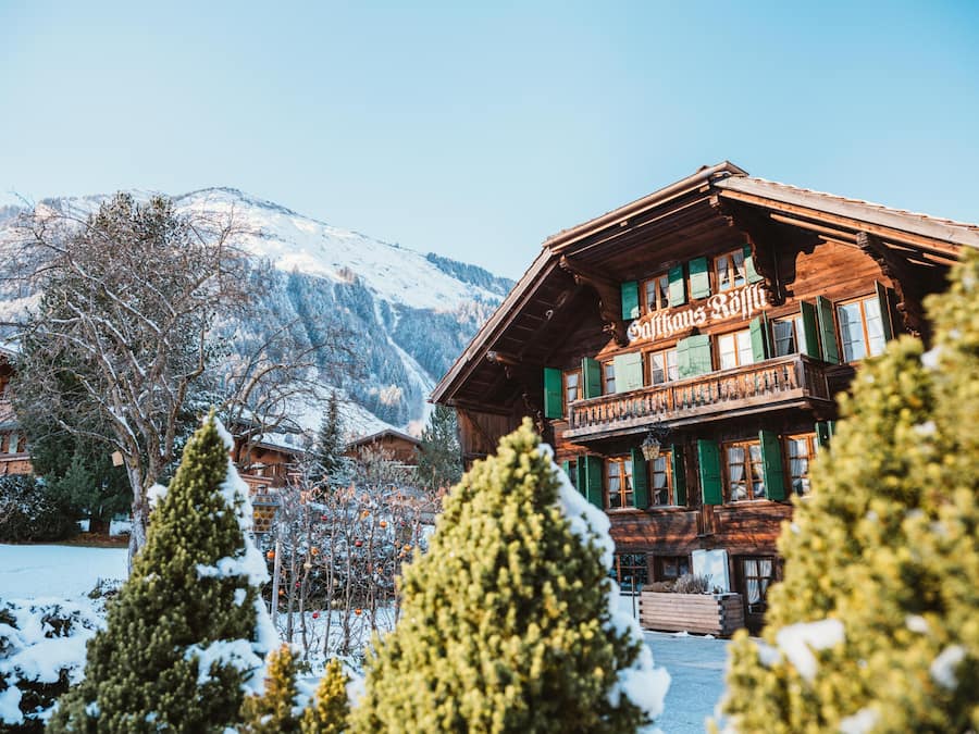 Jeden Umweg wert: Das «Rössli» in Feutersoey. Herzliche Gastgeberin, verlässlicher Koch.