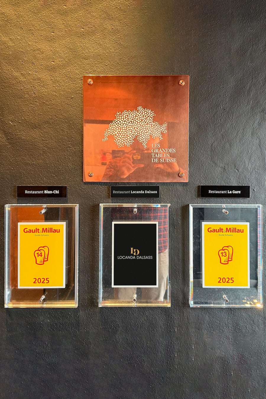 Martin Dalsass «Locanda Dalsass» im «Bernerhof» Gstaad. Täfeli im Bernerhof in Gstaad.Â