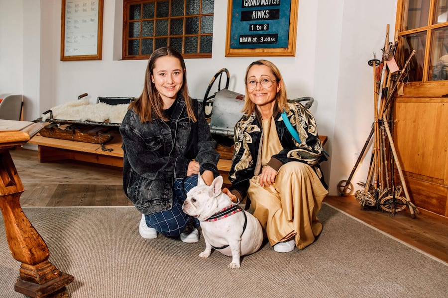 Tanja Grandits mit Emma und Hündin Norma, 2020