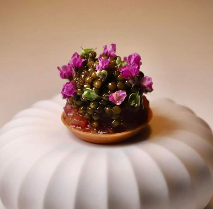 Une tartelette au thon gras et caviar, dégustée justement chez Jordnær à Copenhague.