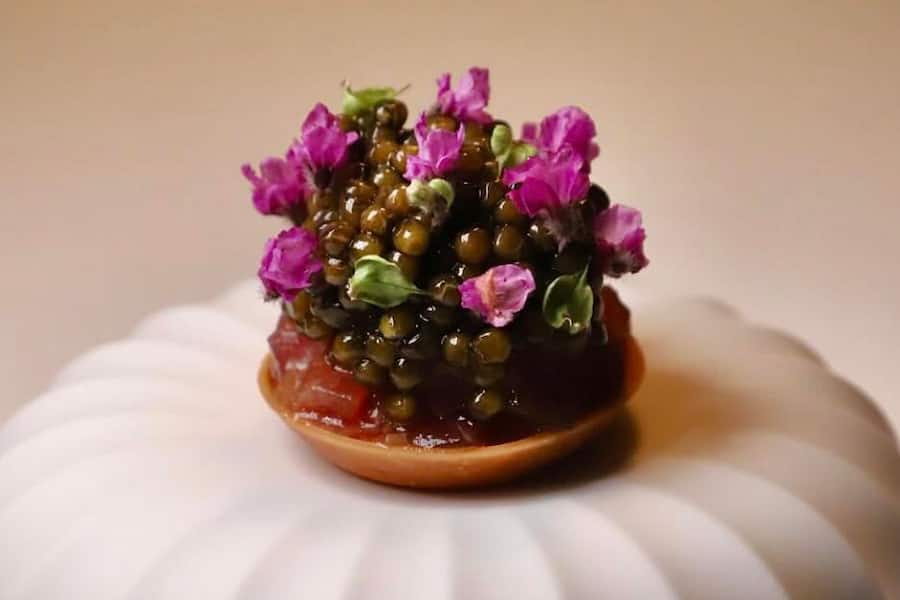 Une tartelette au thon gras et caviar, dégustée justement chez Jordnær à Copenhague.