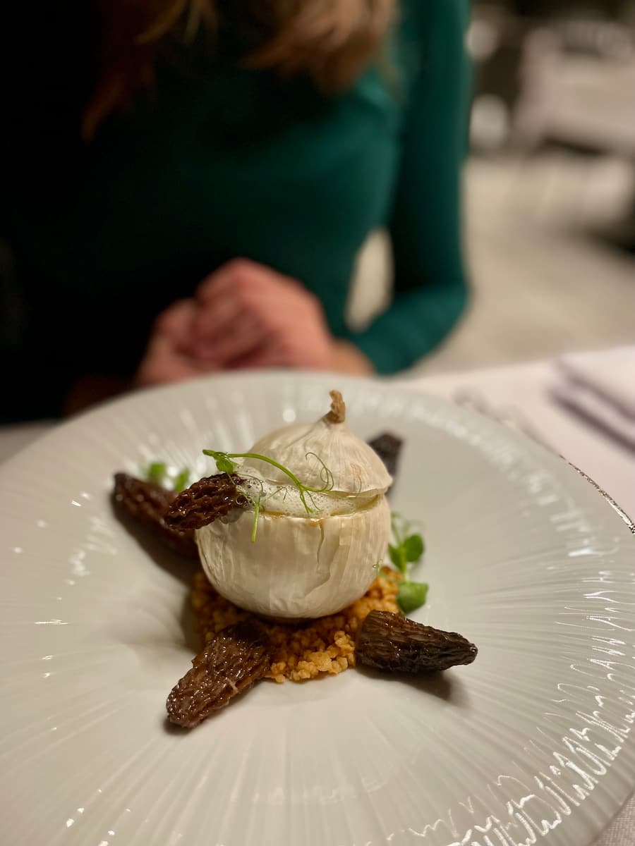 Amoureux de Grimentz, le chef de la Table d'André fait du bien à la région. Cadre feutré et cuisine soignée.