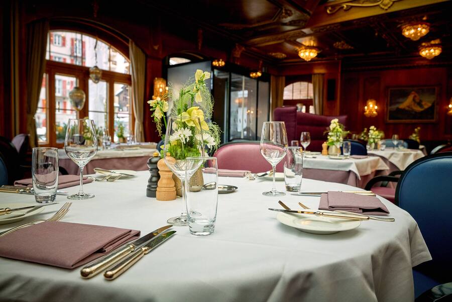 Zermatt, le 20 janvier 2025, Au Zermatterhof Heinz Ruffibach et Mimi Schwarzavec leur team, nous déclinent une variation de cuisine avec le Irish Beef, en filet en sauce ou en tartare , dans leurs restaurant autant au ALPINE GOURMET PRATO BORNI et à BRASSERIE LUSI © Sedrik Nemeth