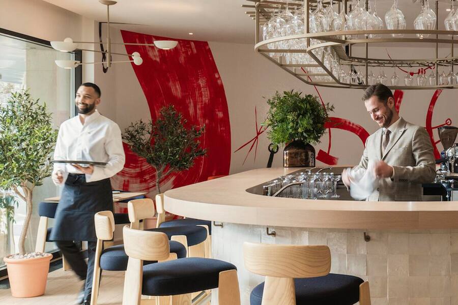 Hier sitzt Yotam Ottolenghi am liebsten: die Bar im neuen Restaurant in Genf.