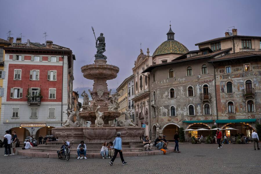 Der Piazza Duomo ist der richtige Ort für einen Apéro mit trentodoc