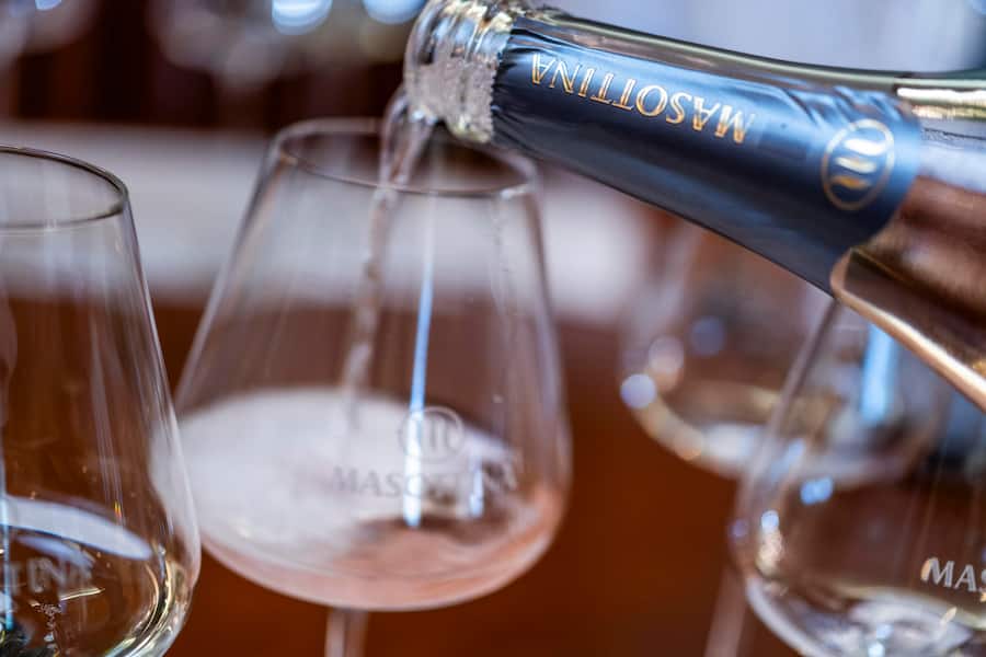 Prosecco rose DOC im Glas, neben Glera werden dafür auch Pinot noir Trauben verwendet