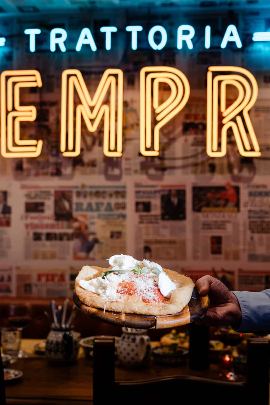 Pizzetta fritta, Tomatensauce, Büffelmozzarella, Basilikum, Trattoria Sempre, Restaurant Portrait Bindella, 23. Januar 2025, Trattoria Siempre, Bern, Copyright Roy Matter