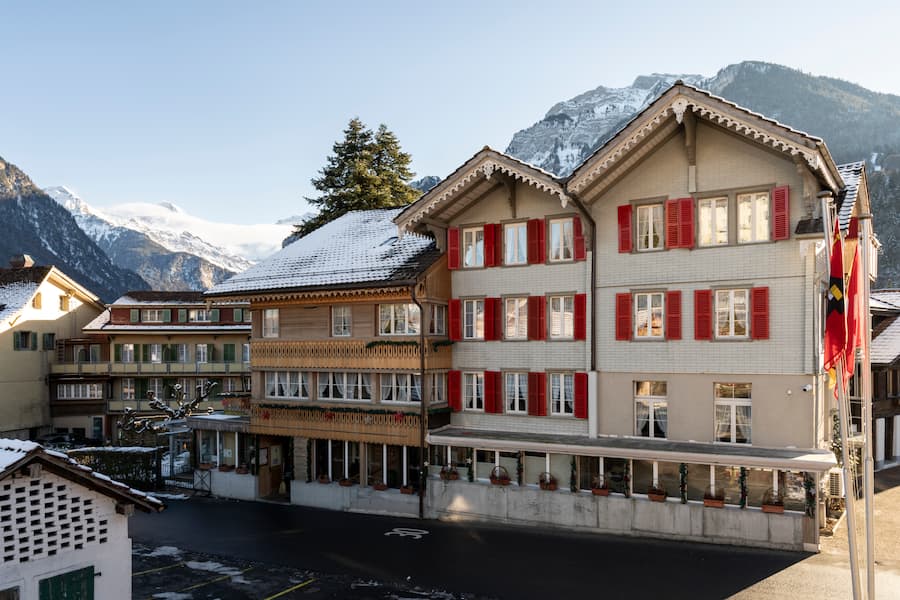Restaurant Alpenblick, Wilderswil, AOC/IGP, mit Eiger, Mönch und Jungfrau, im Hintergrund links