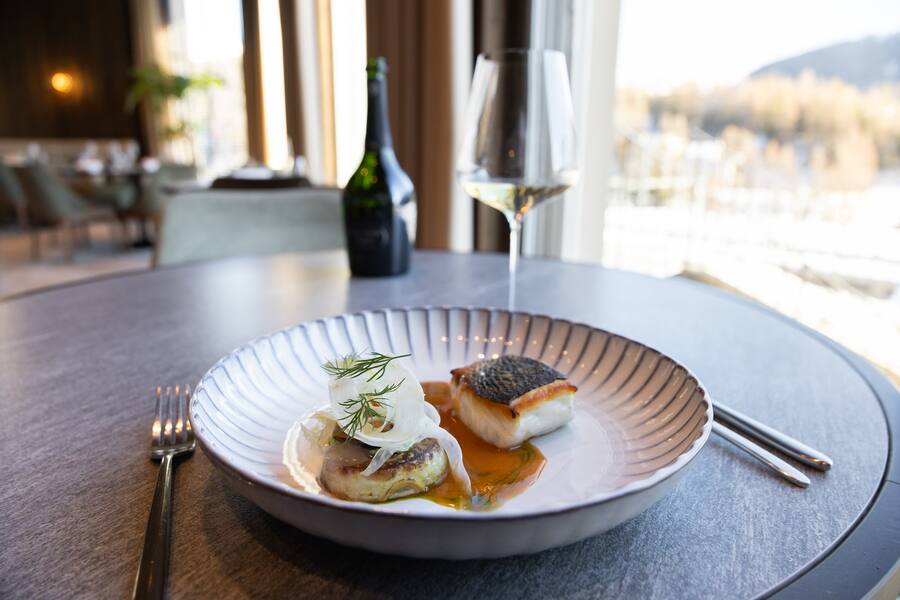 Hotel Grace la Margna, Gebratener Wolfsbarsch, Laurent-Perrier