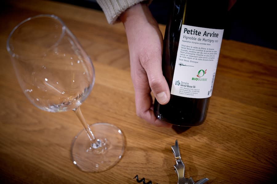 Martigny, le 6 février 2025, Sarah Besse du domaine Gérald Besse nous fait découvrir sa cave et sa vision du vin  © sedrik nemeth