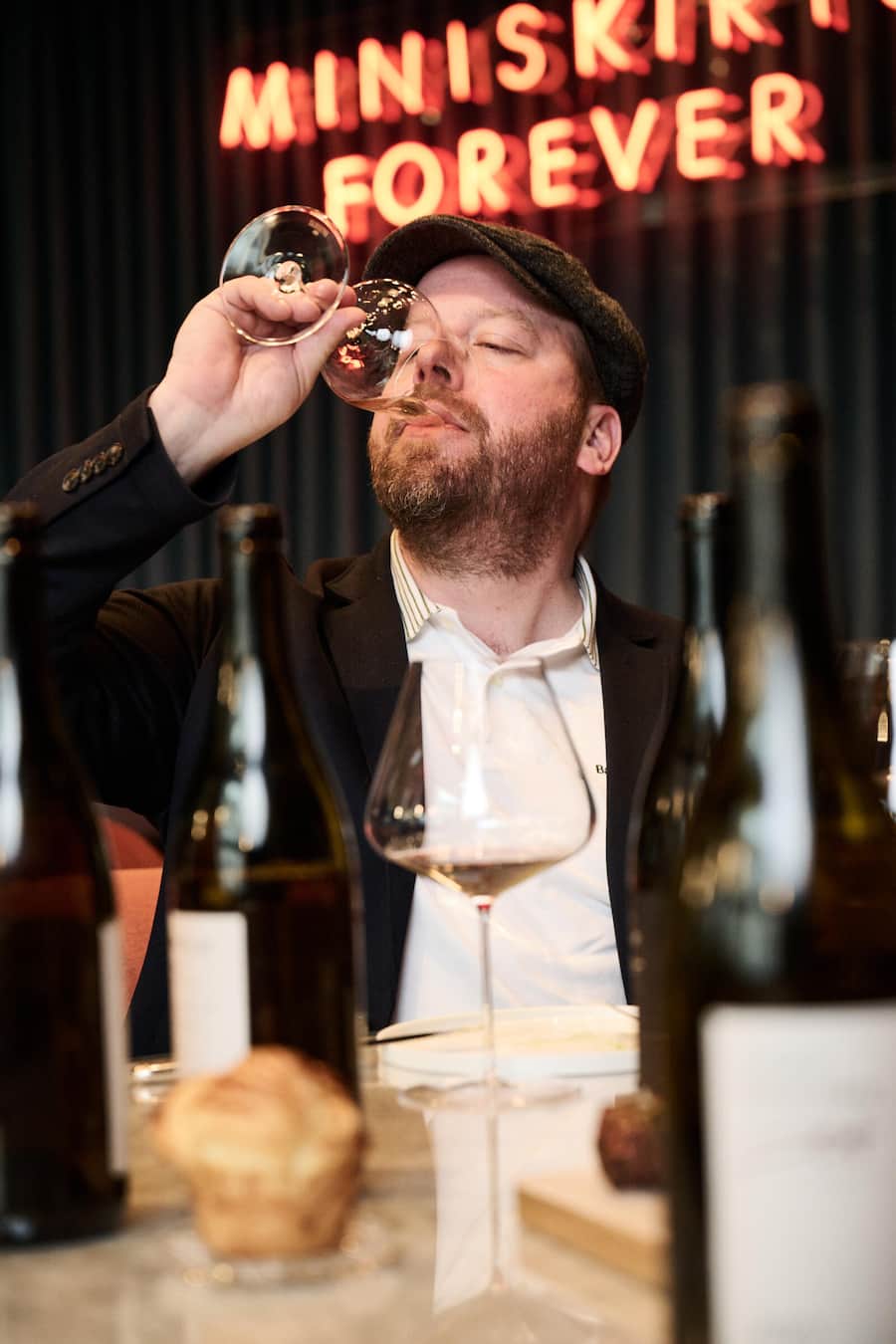 Als Winzer ist Jonas EtWar zuvor in der Tourismusbranche tätig: Jonas Ettlin.