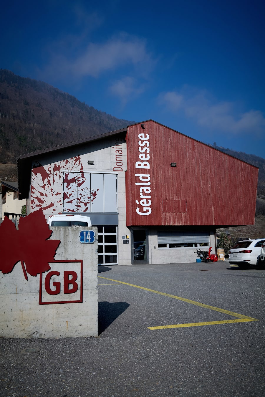 Martigny, le 6 février 2025, Sarah Besse du domaine Gérald Besse nous fait découvrir sa cave et sa vision du vin  © sedrik nemeth