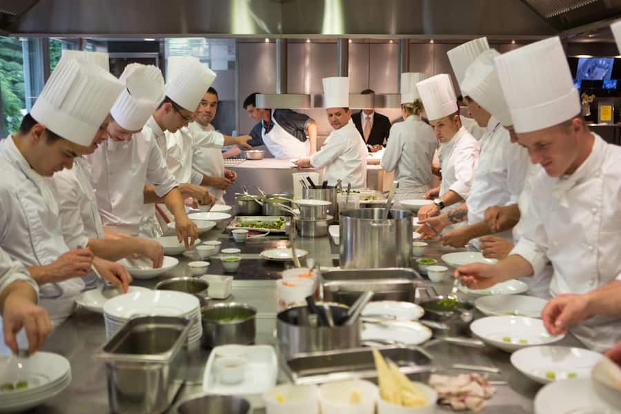 Küchenbrigade, Franck Giovannini in der Mitte