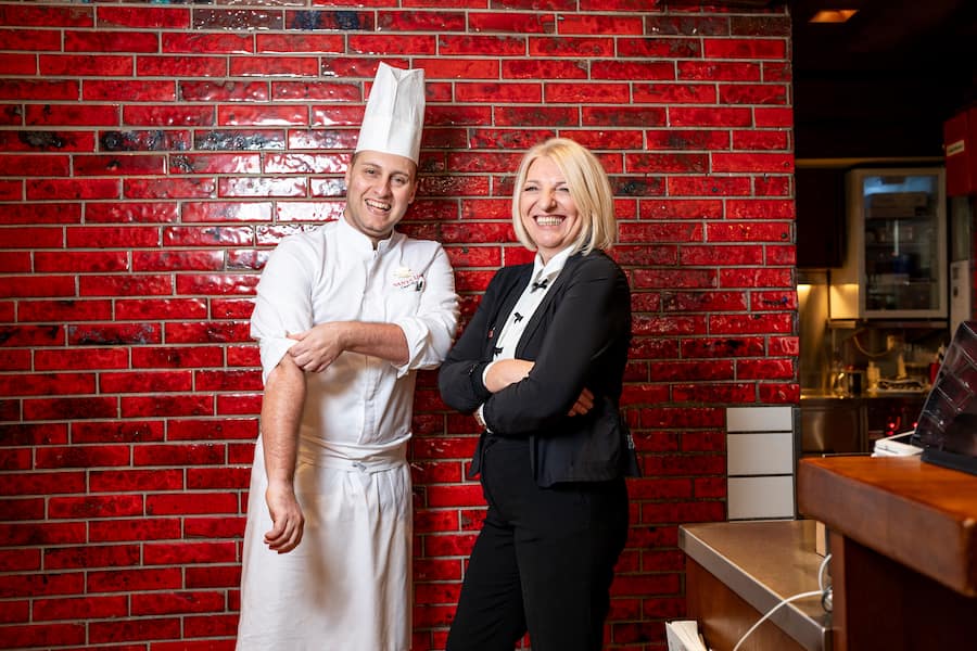 Küchenchef Pasquale Gizzi mit Gastgeberin Nermina Gracic