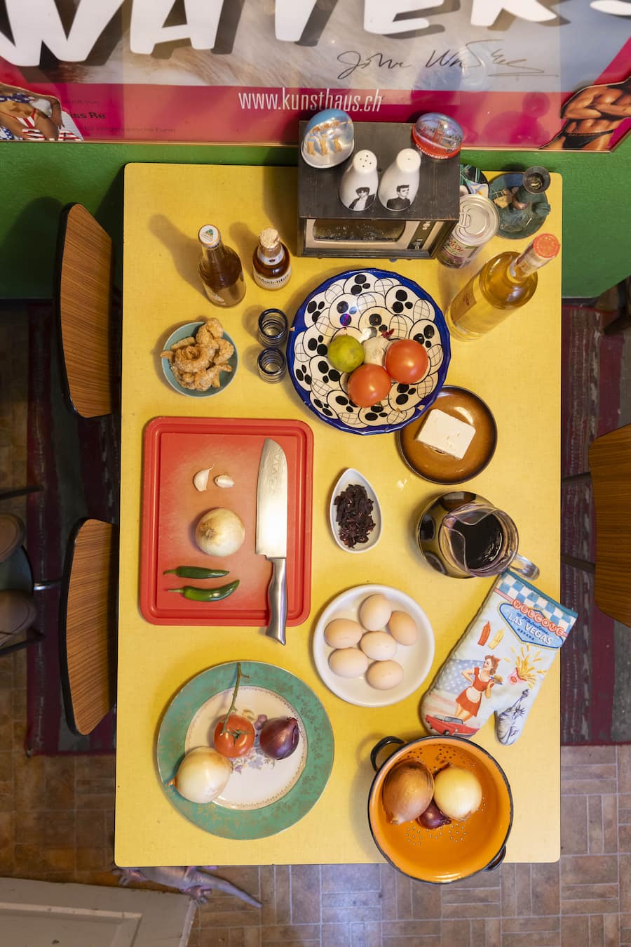 Der Küchentisch ist der Lieblingsplatz der Steiners. Er dient auch als Arbeitsfläche.