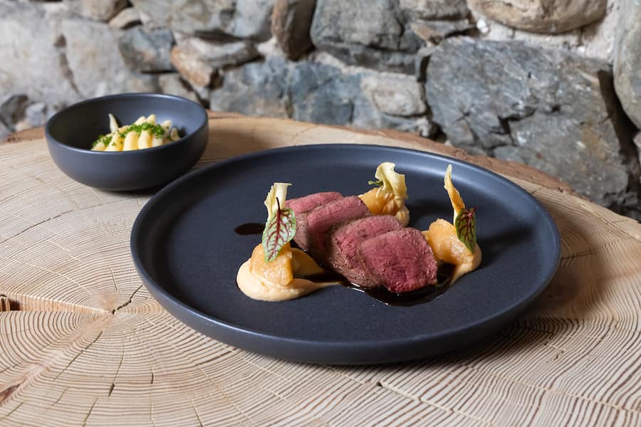 Hotel Cadonau, Reh, Patinaken und Apfel