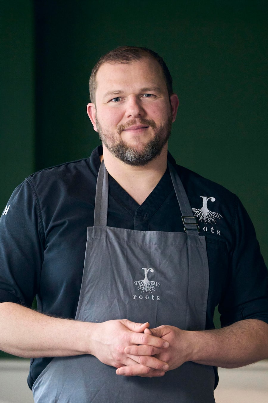 Pascal Steffen kocht mit Gemüse vom Birsmattehof (Therwil BL), die Lieferanten (Nicole & Alexander Tanner und Gebrenedhin Fisaha) zu Gast im Restaurant Roots Basel, Gericht: «Roots Garden», 19.02.2025, Foto Lucia Hunziker