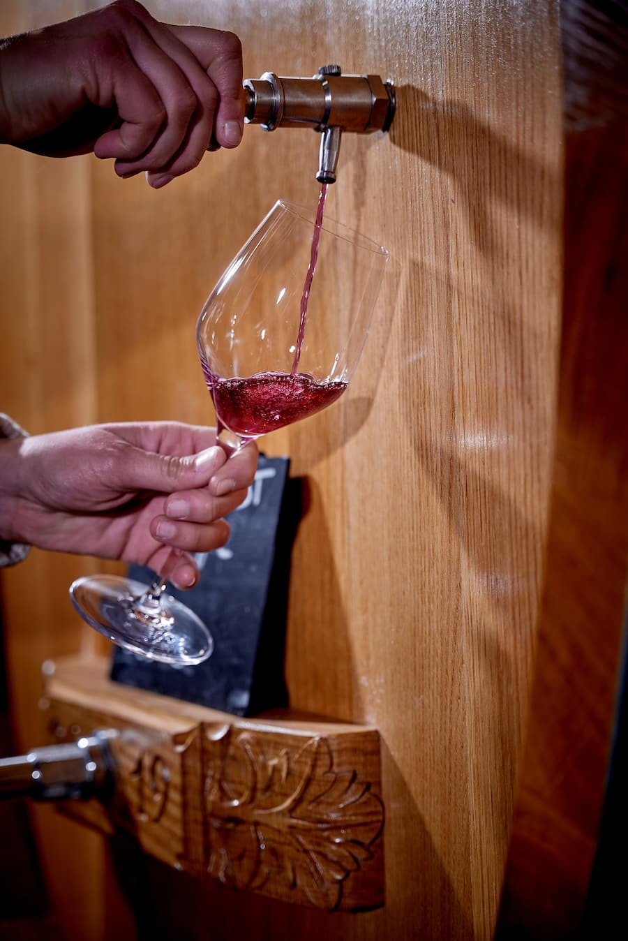 Martigny, le 6 février 2025, Sarah Besse du domaine Gérald Besse nous fait découvrir sa cave et sa vision du vin  © sedrik nemeth