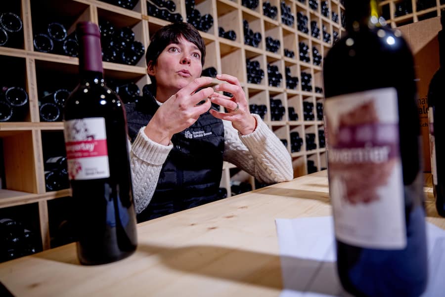 Martigny, le 6 février 2025, Sarah Besse du domaine Gérald Besse nous fait découvrir sa cave et sa vision du vin  © sedrik nemeth