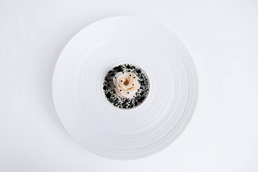 Gericht: Scallop "Dieppe" ⢠Buttermilk ⢠Dashi