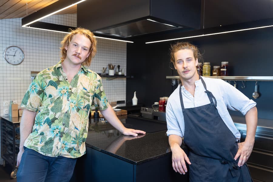 VILLA HUNDERT | BOUTIQUE MOUNTAINSCAPE Chef John Jezewski, Christian Brangenfeldt in der Küche Fotografiert am 20.07.2023