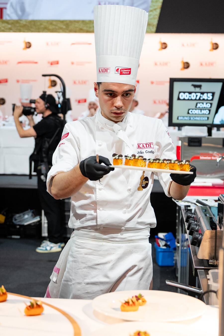 Joao Coelho - Goldener Koch 2025 Finale - Kursaal Bern - Finalisten: Mirco Kristal, Elodie Schenk, Urs Koller, Joao Coelho, Olivier Hofer - Februar 2025 - Copyright Olivia Pulver