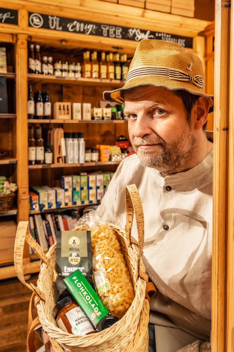 Im «Floh-Markt», dem kleinen Laden der «Gastwirtschaft Floh» kann man Feines für zu Hause einkaufen, darunter viel Eingemachtes.