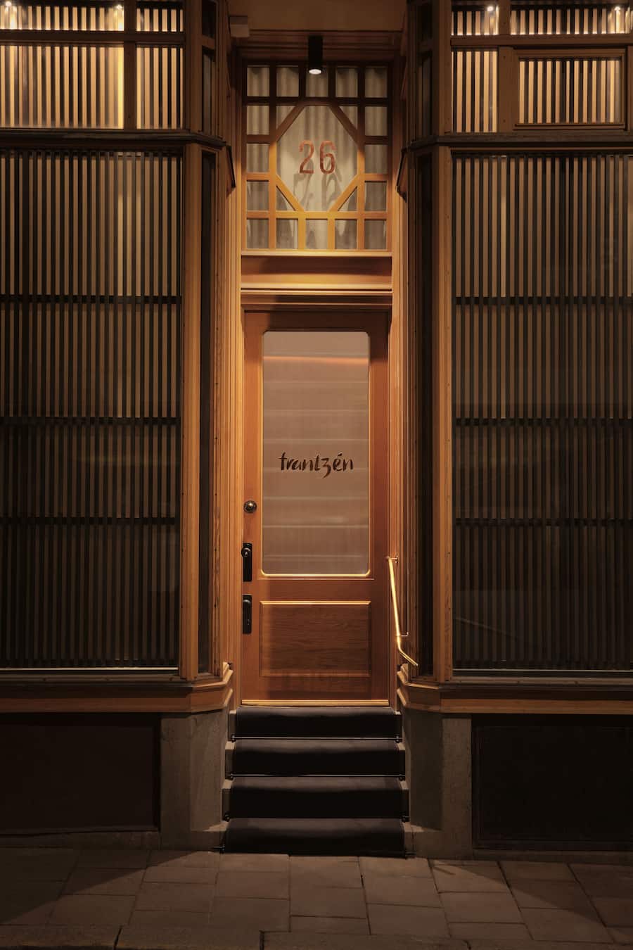 Hier beginnt die Reise: Die legendäre Tür zum Restaurant an der Klara Norra Kyrkogata 26 in Stockholm.