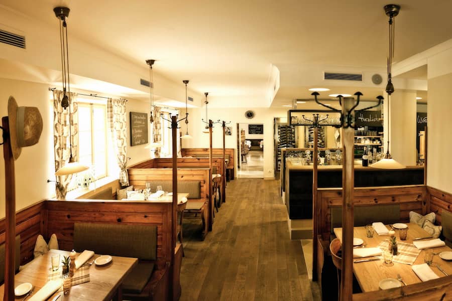 Spitzenküche in ganz und gar unkomplizierter Atmosphäre: Bei Josef Floh ist man für ein Feierabendbier ebenso willkommen wie für das grosse Menü.