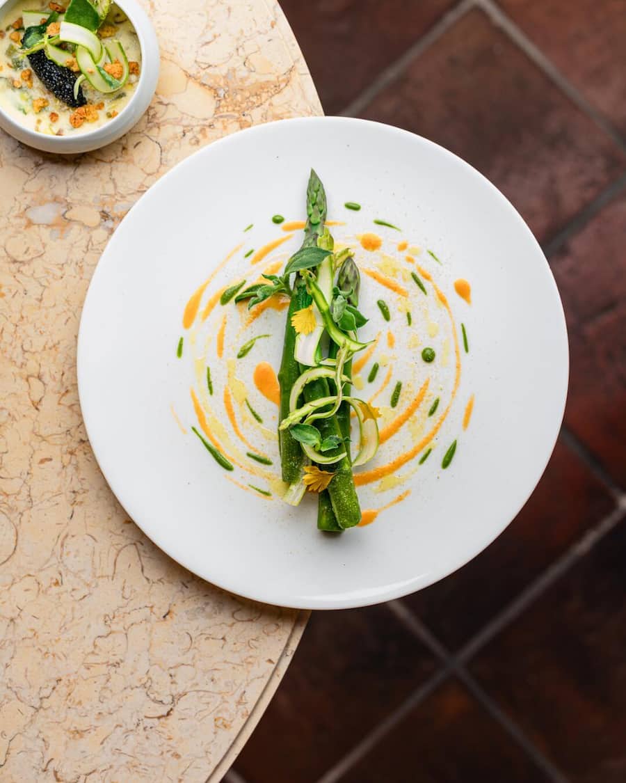 Ivan Baretti Tosca asperges vertes pollen œuf fermier