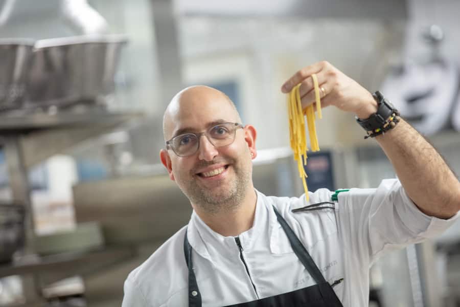 Francesco Di Bartolomeis macht Pasta