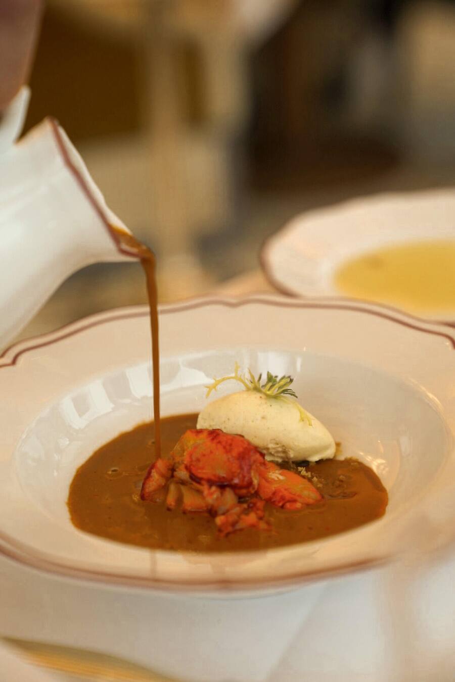 Lobster Love! Max Müllers Bisque mit Doppelrahm und Espelette.