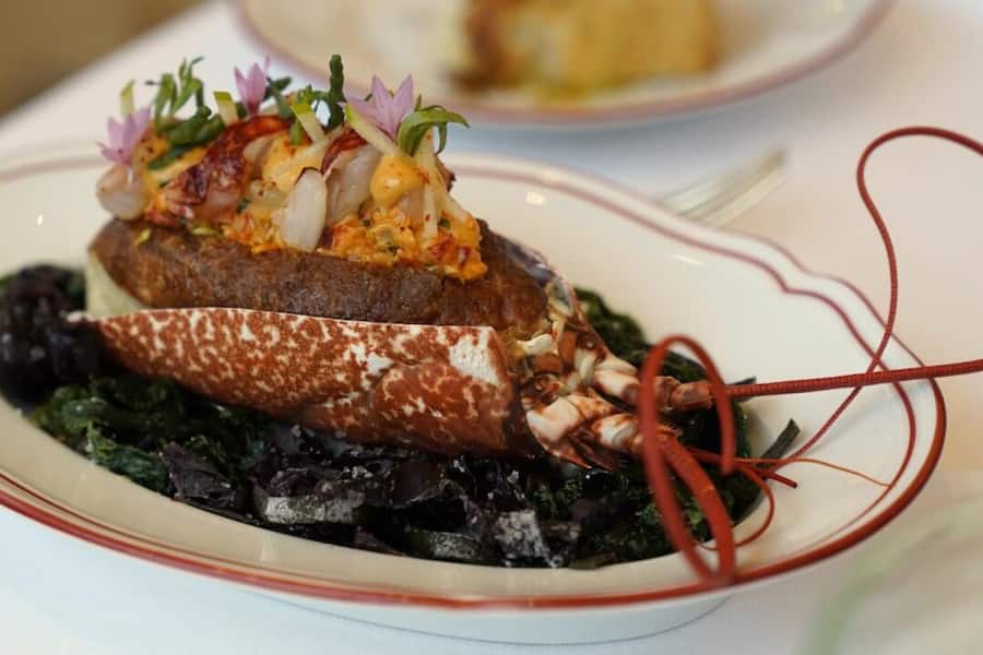 Lobstino! Hummer-Medaillons mit Cocktailsauce und einem Sauerteig-Brioche von «BreadLove».