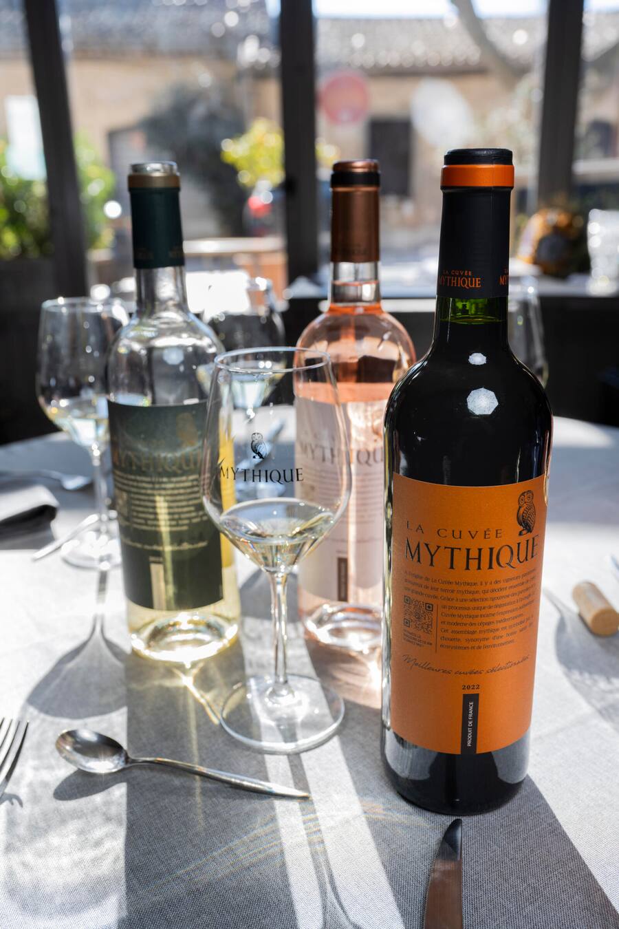 Mittagessen mit der jungen Winzerin Mary Decor in Restaurant La Cave in La Caunette im Minervois