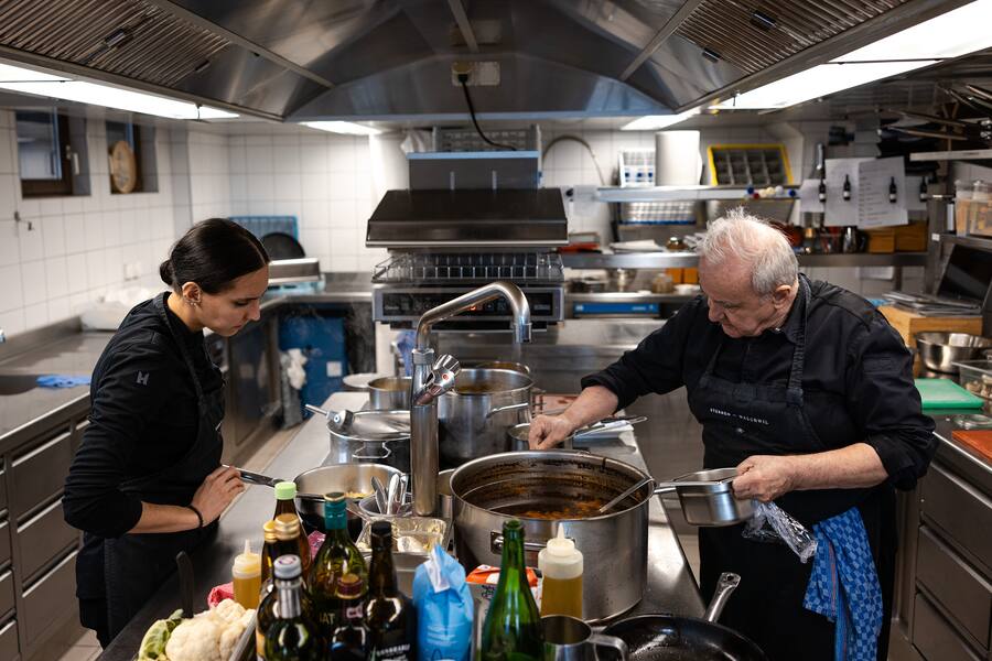 12.03.2025, Walchwil, Restaurant Sternen, Noémie Bernard, Schnapp kocht mit (photo by Remy Steiner for Gault Millau)
