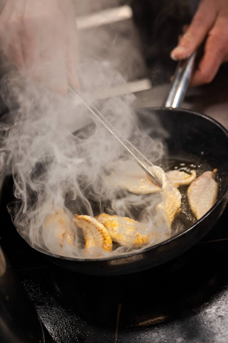 12.03.2025, Walchwil, Restaurant Sternen, Noémie Bernard, Schnapp kocht mit (photo by Remy Steiner for Gault Millau)