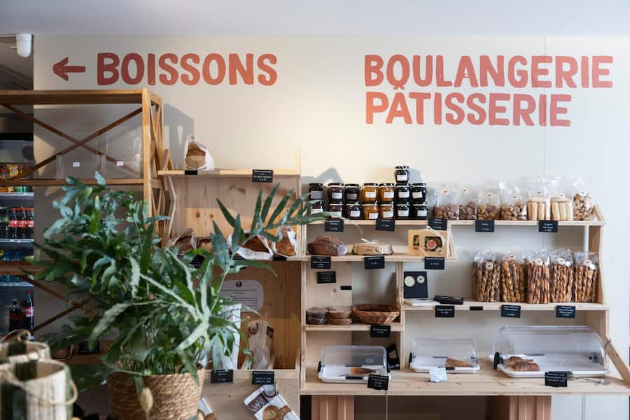 "Le Self" self -service à Bulle avec des produits régionaux.La gérante Sylviane Pasquier. partenariat avec léguriviera