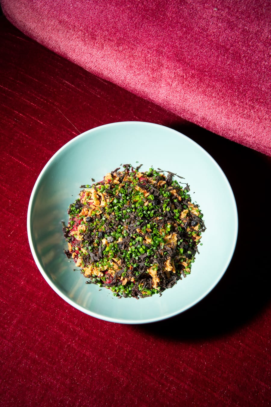 Rande, Salsiccia, Trüffel – das ist die Erfolgsformel dieser wärmenden Vorspeise von Benjamin Plsek.