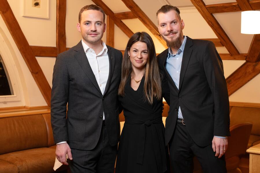 Viel Weinkompetenz: Sommelier Loris Lembo, Anna Tkachenko & Daniel Rechsteiner (Geschäftsführer «Weinstein»).