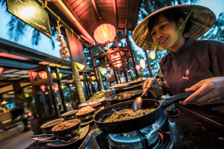 Laternenlichter sind das Wahrzeichen von Hoi An. Auch anzutreffen: 1000 Töffli, 300 Tailor- Shops und 300 Restaurants.