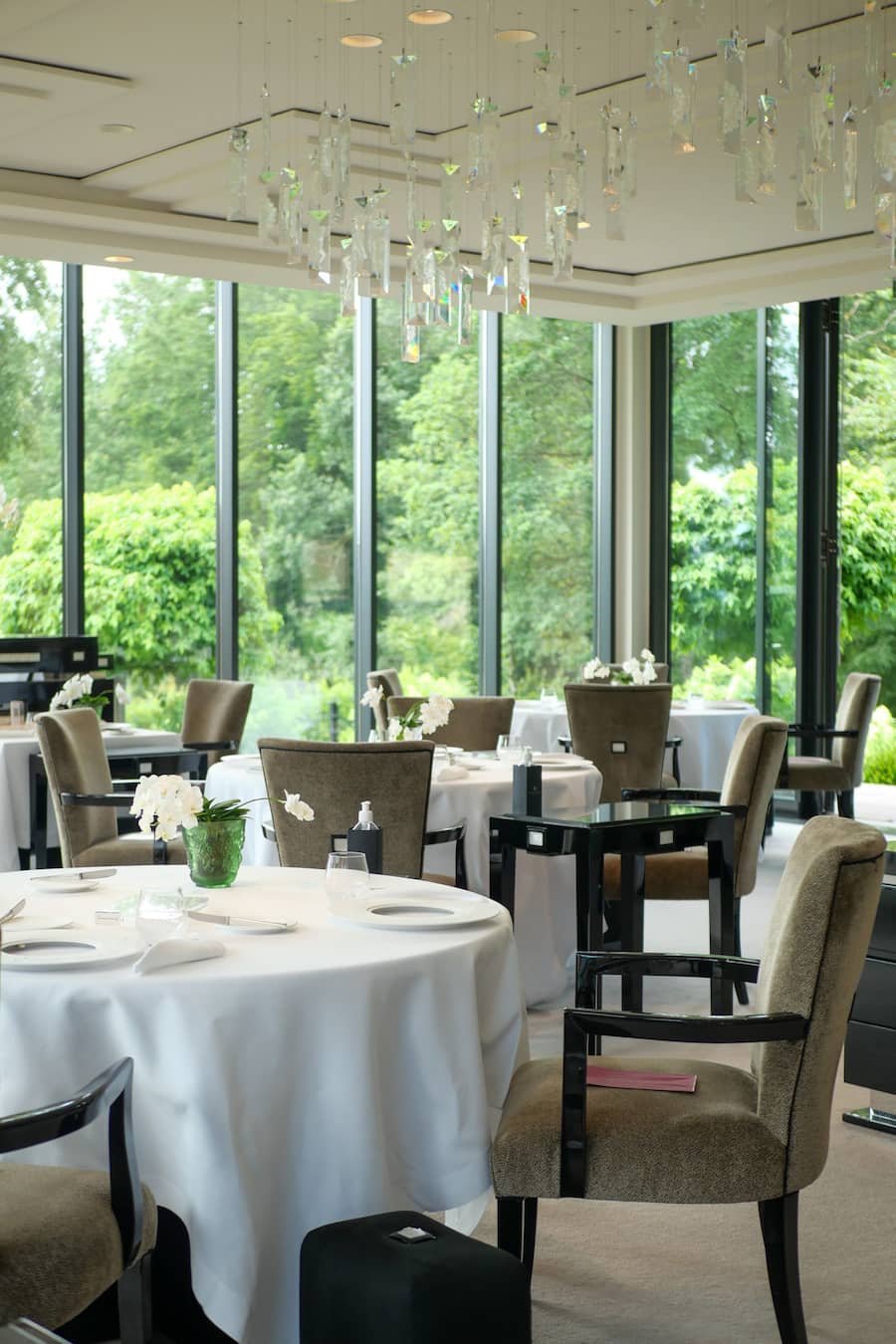 Viel Platz und Blick ins Grüne: Auch den Speisesaal hat Mario Botta entworfen.