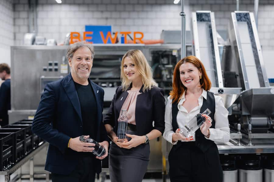 Mike Hecker ceo/founder, Elena Stavrositu Country Director, Tessa Bicard CSMO, BE WTR Stand BERNEXPO, BERNEXPO, Mingerstrasse 6, 3014Â Bern, 25. April 2025, Copyright Roy Matter