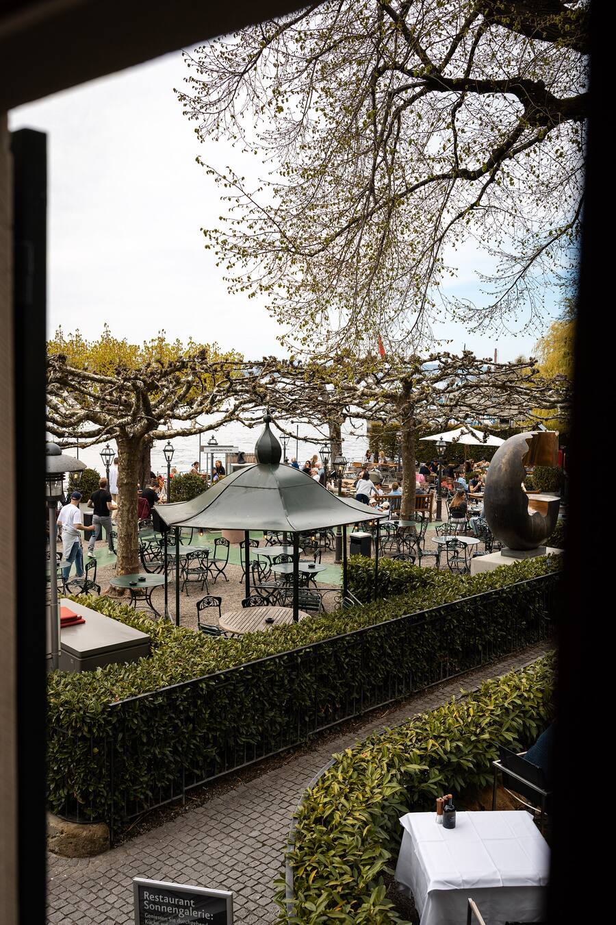 12.04.2025, Country Guide Zuerichsee, Restaurant Sonne, Biergarten (photo by Remy Steiner for Gault Millau)