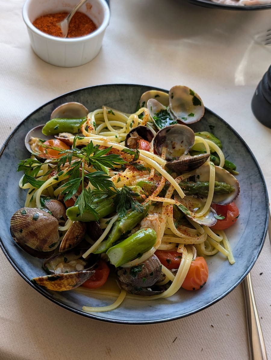 Da Noi linguine vongole