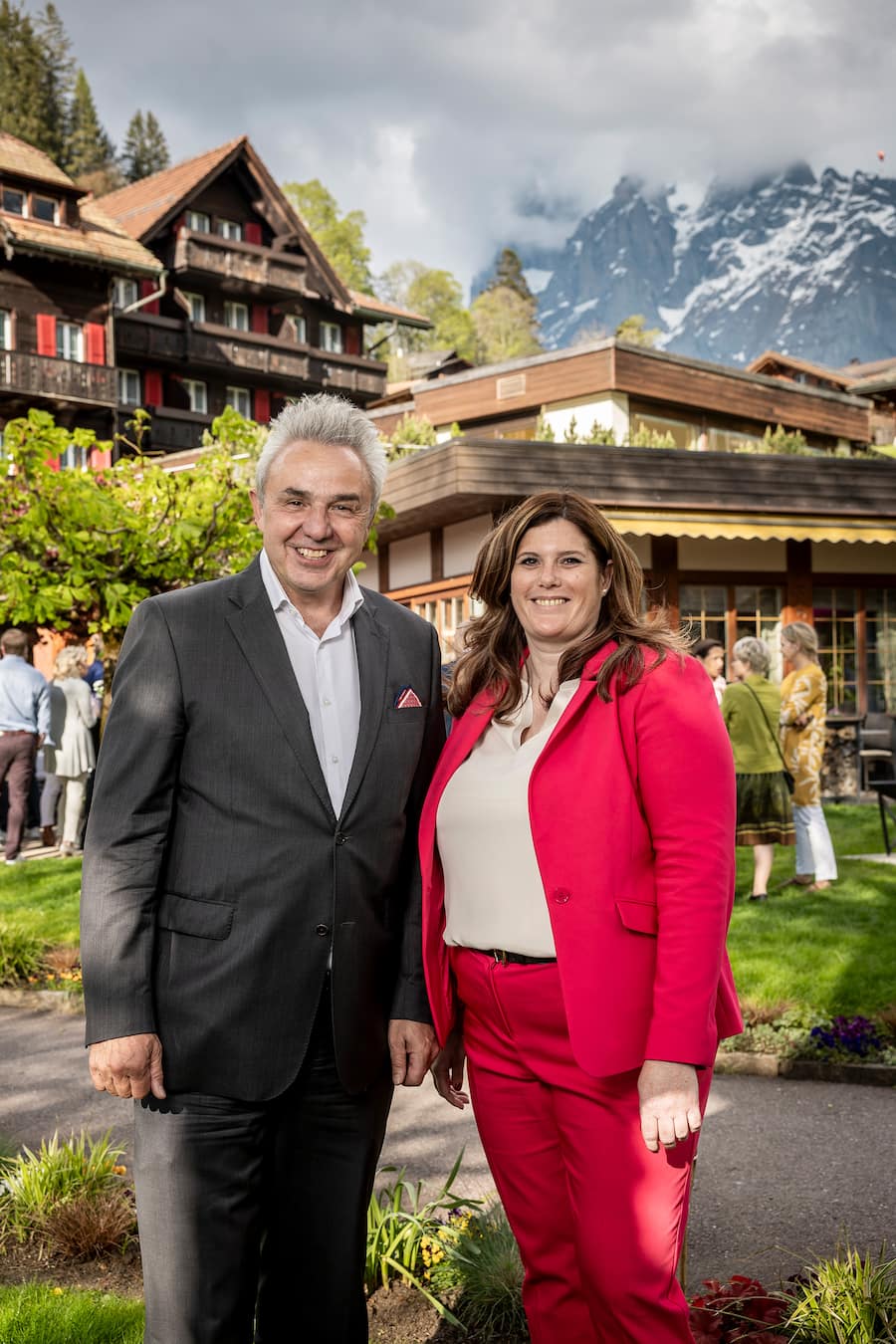 Urs Kessler Jungfraubahnen und Tanja Münker, Präsidentin Verein FestivalTop of Taste Gourmet-Festival in Grindelwald im Hotel Schweizherhof. Aufgenommen am 10.05.2024